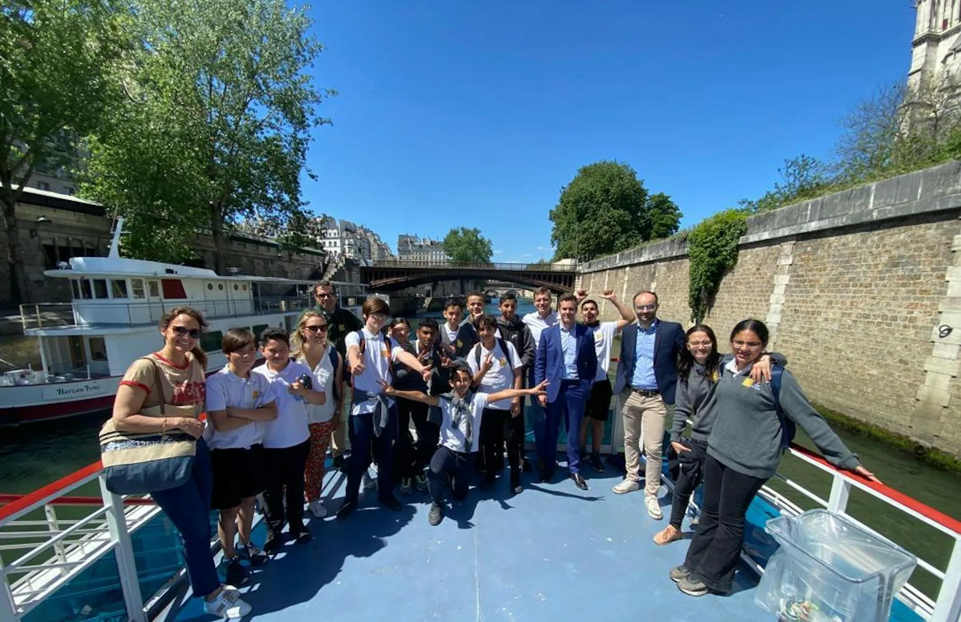 Visite de Paris en péniche avec l'école St Exupéry